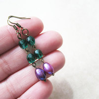 Emerald Green Earrings. Purple Plum Fresh Water Pearl Earrings. Vintage Inspired Earrings. - Thumbnail 2