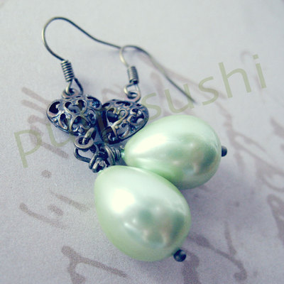 Green pearl earrings. heart and pearl coat earrings. vintage inspired. downton abbey.