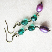 Emerald Green Earrings. Purple Plum Fresh Water Pearl Earrings. Vintage Inspired Earrings. - Thumbnail 4