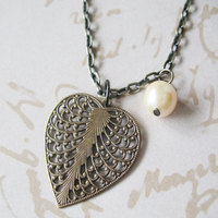 Heart Leaf Filigree Necklace. Heart and Pearl Necklace. Shabby Chic Jewelry. Vintage Inspired. - Thumbnail 2