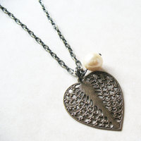 Heart Leaf Filigree Necklace. Heart and Pearl Necklace. Shabby Chic Jewelry. Vintage Inspired. - Thumbnail 4