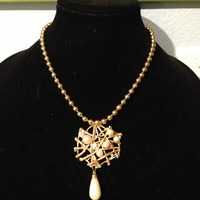 Pearl Sparkly Criss-Cross Pendant - Thumbnail 3