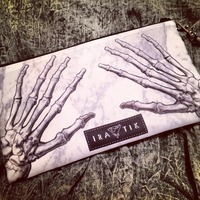 IRATIK Skeleton Hands Marble - Thumbnail 1