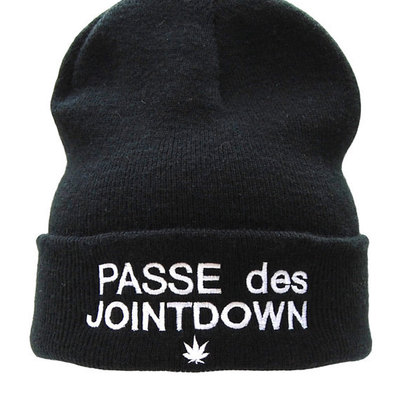 Passe des jointdown acrylic beanie hat