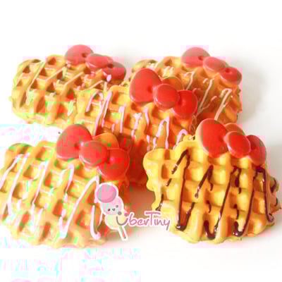 Jumbo hello kitty waffle squishy - Thumbnail 4