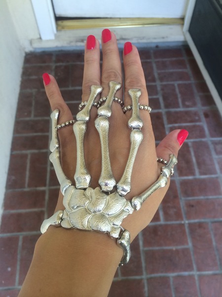 Skull Hand (Silver) 
