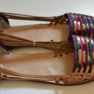 Size 39 us 8 women's caites 