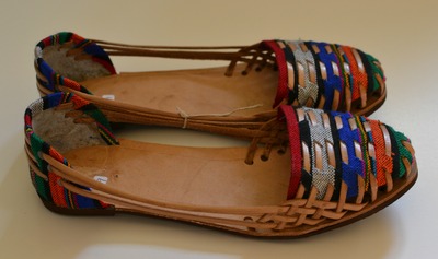 Size 39 US 8 Women's Caites 