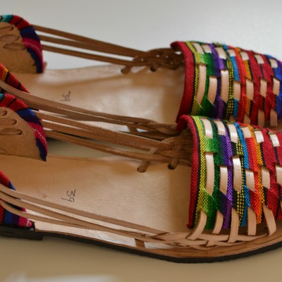 Size 39 us 8 women's caites 