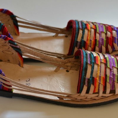 Size 38 us 7.5 women's caites 