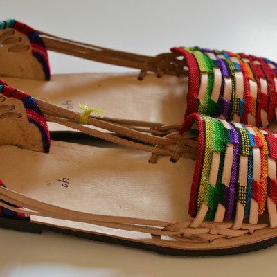 Size 40 us 9 women's caites 