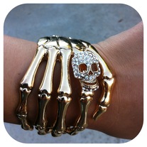 Skull Hand Cuff Gold 