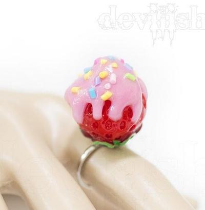 Creamy strawberry Ring