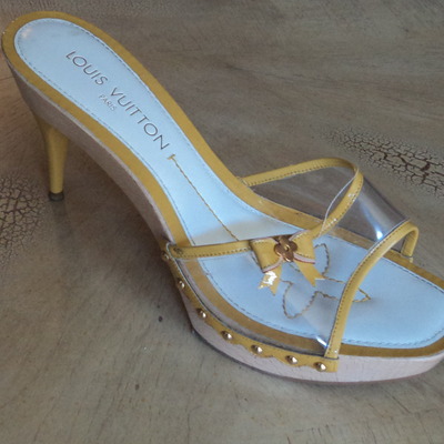 Louis vuitton clear resort heels