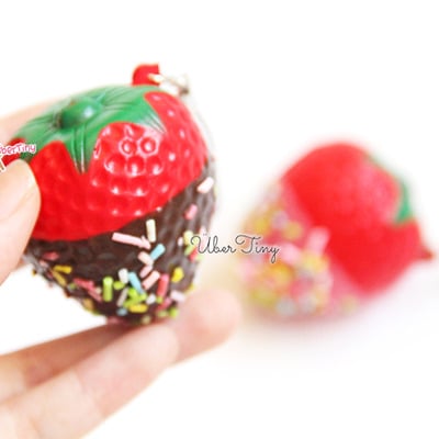 Chocolate-dipped strawberry squishy