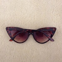 Cateye/Winged Sunglasses - Thumbnail 1