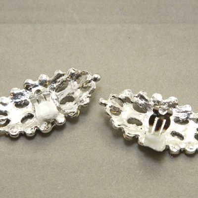 A pair of rhombus rhinestone wedding bridesmaids gift bride shoes clips