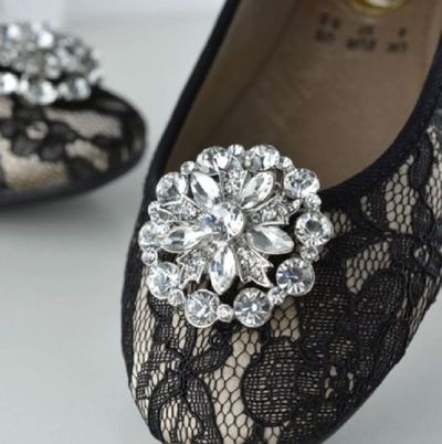 A PAIR OF RHINESTONE CRYSTAL WEDDING BRIDAL ROUND BUCKLE SHOES CLIPS