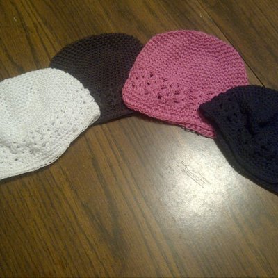 Crochet hat w/ flower 