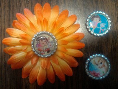 Interchangeable bottle cap flowers
