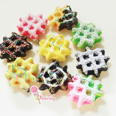 Squishy waffle with drizzle and toppings