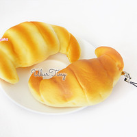 Jumbo Croissant Squishy - Thumbnail 1