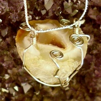 Aromatherapy Geode Necklace - Thumbnail 3
