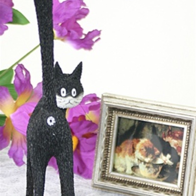 The third eye cat statue with tail up by dubout dub21