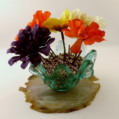 Vintage italian blue glass pinch bowl on agate slice - Thumbnail 3