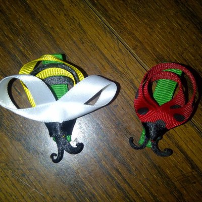 Ribbon sculpture bows