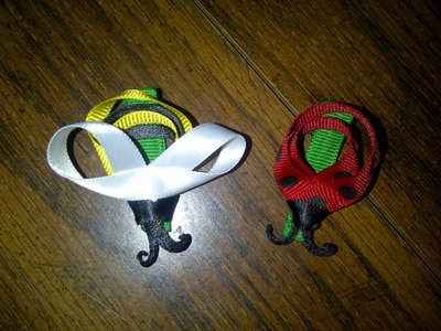 Ribbon sculpture bows