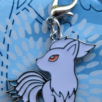 Pokémon: Shiny Ninetales Charm - Thumbnail 1