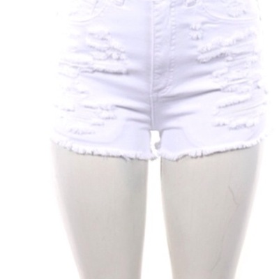 White highwaiste shorts