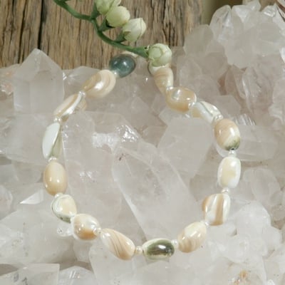 Natural mother of pearl and freshwater pearl necklace - Thumbnail 4