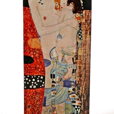 Three ages of women vase by kimt sda06