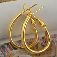 Classic Gold Hoop Earrings - Thumbnail 2
