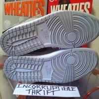 Air Jordan Metalic 1s - Thumbnail 4