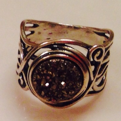 Stone nest sterling silver ring