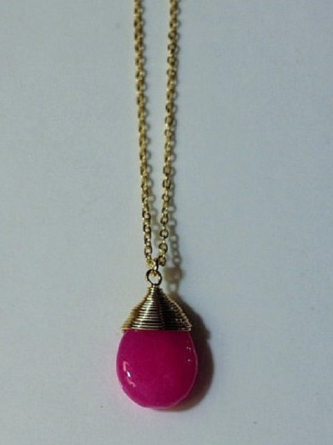 Fuchsia teardrop necklace / gold plated chain / dainty necklaace / pretty jewelry / fashionable necklace / fuchsia jade pendant / jade charm