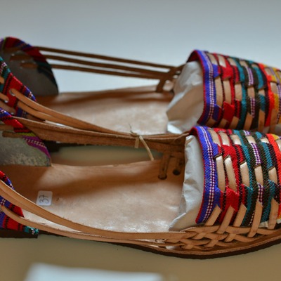 Size 37 us 6.5 women's caites