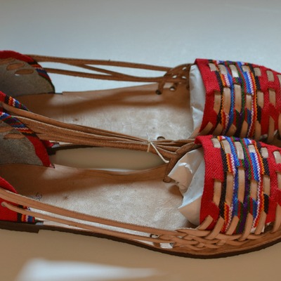 Size 39 us 8 women's caites