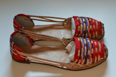 Size 39 US 8 Women's Caites