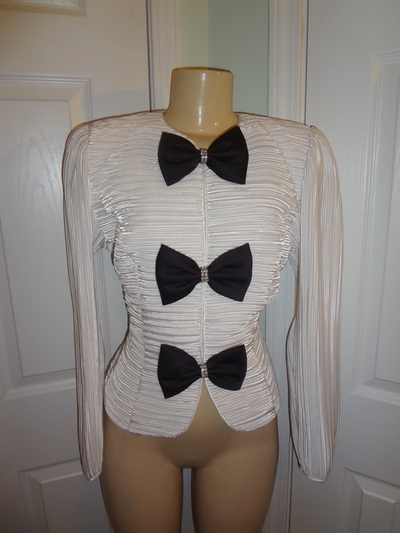 Vintage leslie  white/black bow tie blouse size l