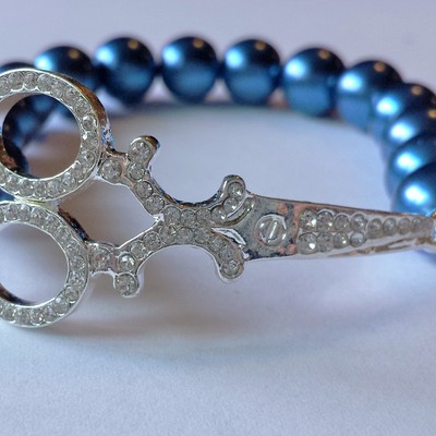 Rhinestone scissor bracelet / hairstylist bracelet / scissor connector / bead bracelet / fashionista bracelet / bling / arm candy