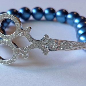 Rhinestone scissor bracelet / hairstylist bracelet / scissor connector / bead bracelet / fashionista bracelet / bling / arm candy