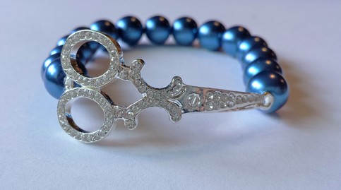 Rhinestone scissor bracelet / hairstylist bracelet / scissor connector / bead bracelet / fashionista bracelet / bling / arm candy