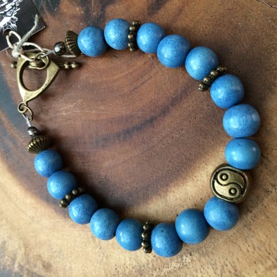 Equilibrium bracelet in blue