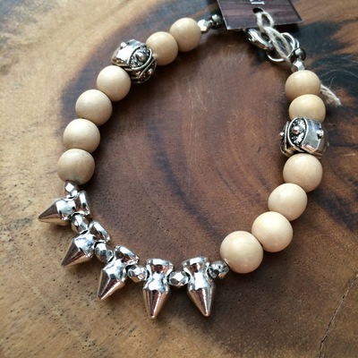 Boho edge bracelet in natural