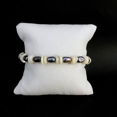 Pearls and shells bracelet