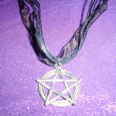 Pentagram necklace - Thumbnail 3